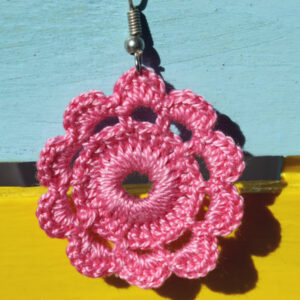 1ÁGUILA ATLÁNTICA Pendientes flor de ganchillo, hecho a mano de color rosa.