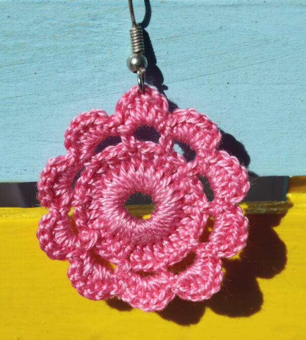 1ÁGUILA ATLÁNTICA Pendientes flor de ganchillo, hecho a mano de color rosa.